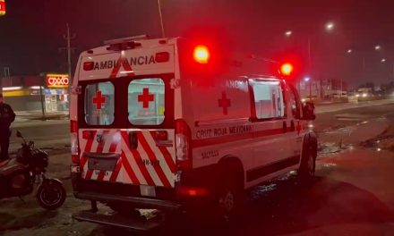 Joven sufre aparatosa caída en motocicleta en Saltillo
