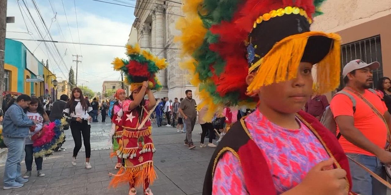Matlachines toman las calles de Saltillo