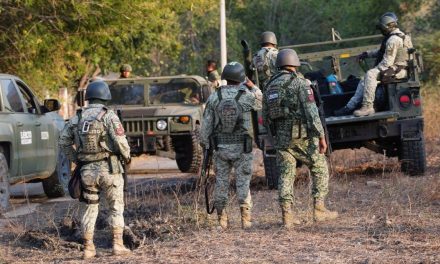 Detienen a 10 exmilitares colombianos vinculados a narcomina en Michoacán