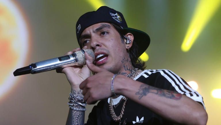 Natanael Cano desafía a las autoridades e intenta canta corridos en la Feria de San Marcos