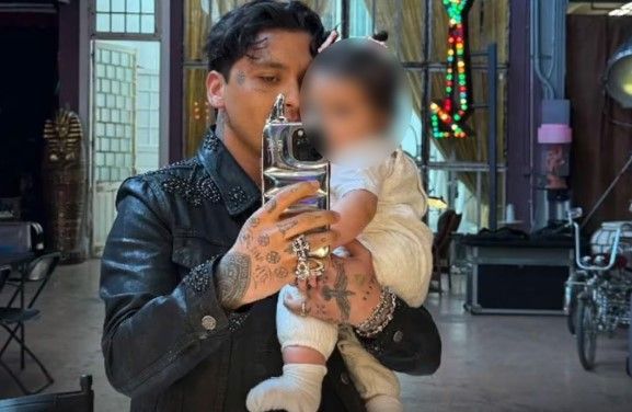 Nodal se reencuentra con su hija Inti en la CDMX (video)