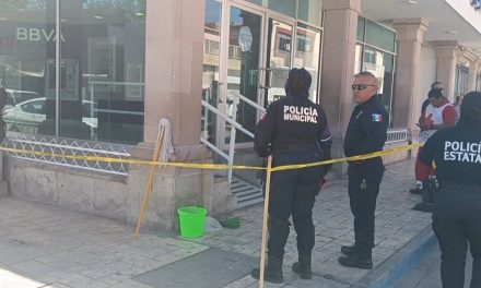 Persona de la tercera edad muere de un infarto en un banco de Parras
