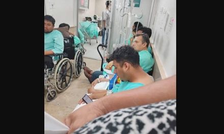 Denuncian saturación en hospital del IMSS en Veracruz; pacientes esperan en el piso
