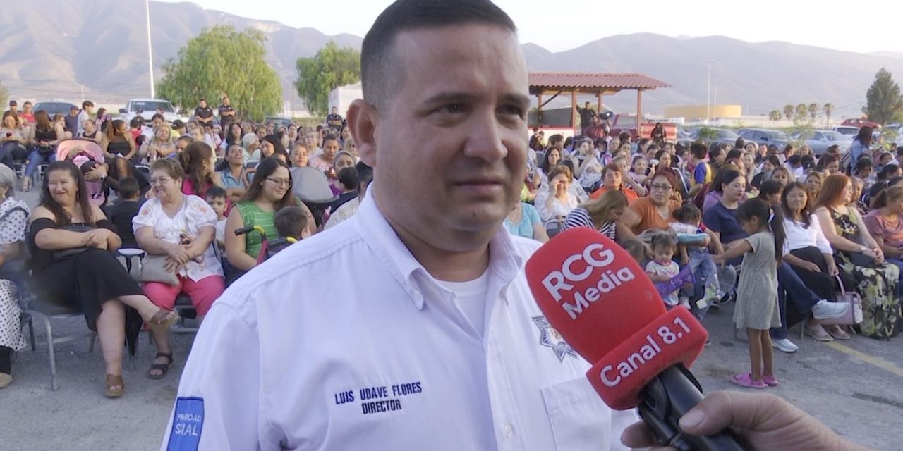 Policía de Arteaga festeja a las mamás