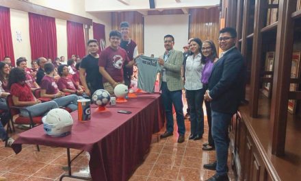 Reciben uniformes y material deportivo equipos representativos de Burros Pardos
