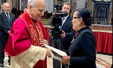 Gobierno de México entrega invitación al Papa León XIV para visitar el país