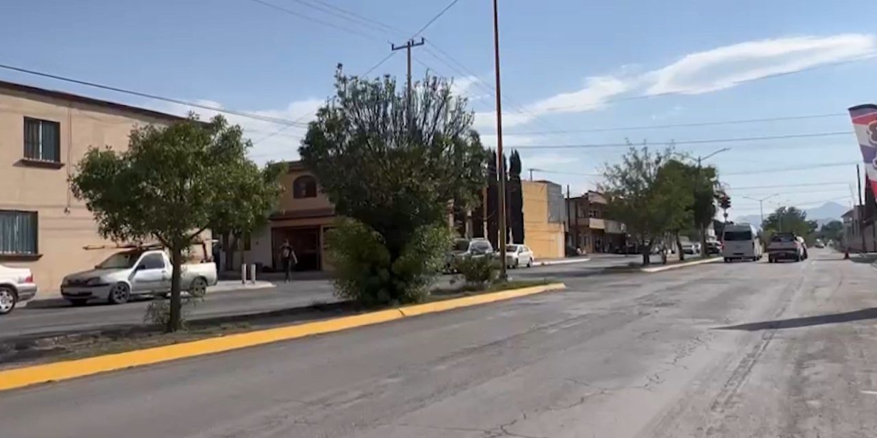 Semáforo escondido en transitado crucero
