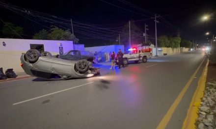 Hombre se queda dormido y termina volcado en Saltillo