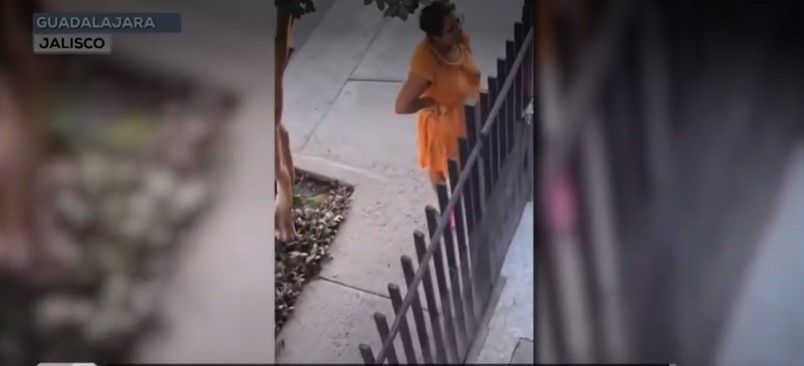 Mujer ‘explota’ y amenaza a una vecina con un machete en Guadalajara