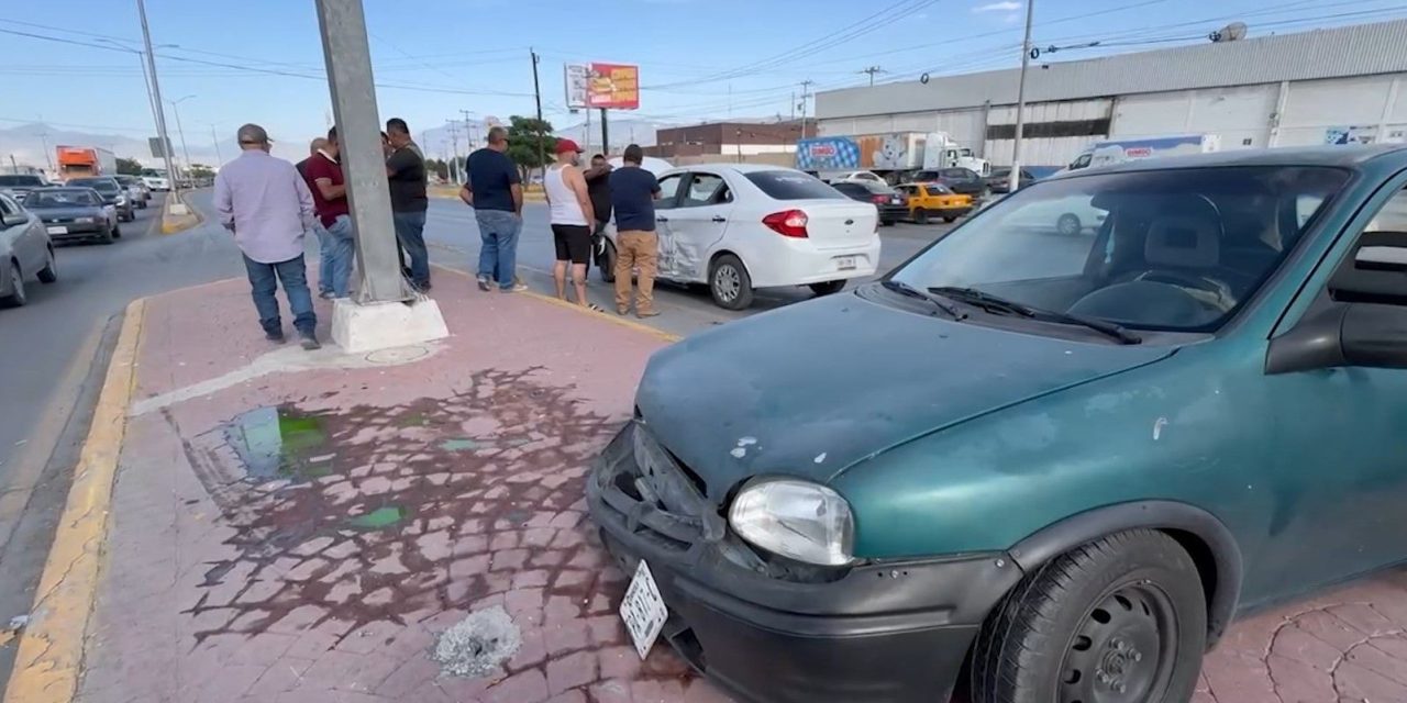 Taxi de aplicación protagoniza accidente en Saltillo