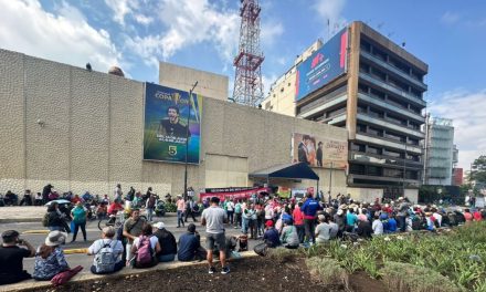 CNTE bloquea Televisa y Televisión Azteca en nueva jornada de protestas