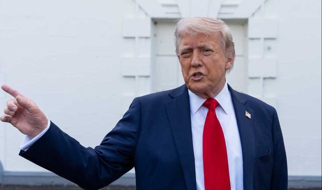 Trump firma decreto para cortar financiamiento a la televisión pública