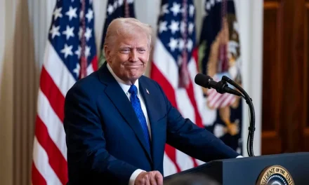 Trump planea que renegociar el T-MEC y critica a México y Canadá