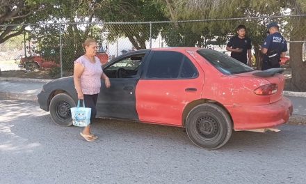 Vehículo impacta a moto en un choque por alcance en Parras