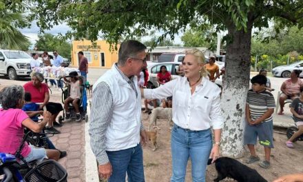 PRI Múzquiz entrega zapatos nuevos a niños