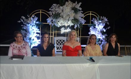 Celebra alcaldesa de Múzquiz la unión de 14 parejas en bodas comunitarias