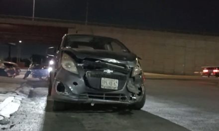 Saltillo: Ebrio no respetó el semáforo y provocó fuerte accidente