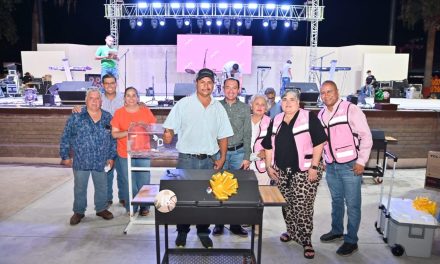 Festeja DIF a los papás de Acuña