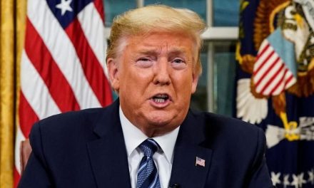 Gobierno de Donald Trump impide ingreso de visitantes de doce países