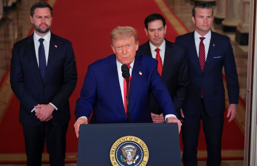 Donald Trump sugiere un ‘cambio de régimen’ en Irán