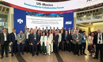 Coahuila impulsa su liderazgo en la industria de semiconductores en foro binacional