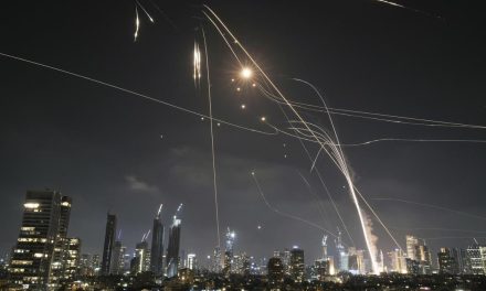 Misiles vuelven a golpear Israel; no se reportan heridos