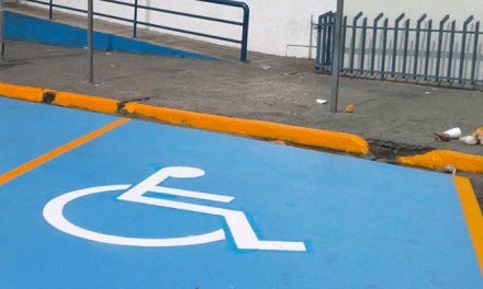 Una multa de 2 mil 200 pesos para quien  se estacione en cajones exclusivos