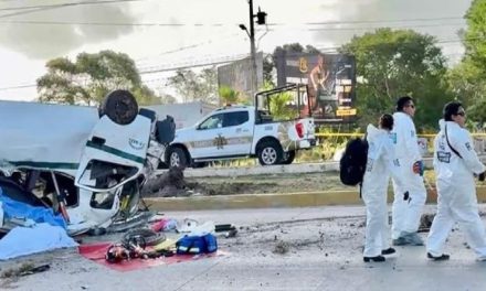 Cuatro muertos y once heridos en trágico accidente sobre el bulevar Colosio en Cancún