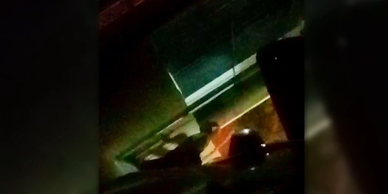 Captan a un sujeto tocándose sus partes mientras miraba a una niña en Parras