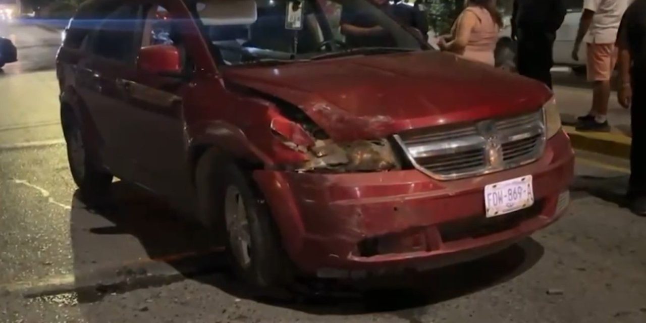 Saltillo: Conductor choca con el único carro que había en la calle