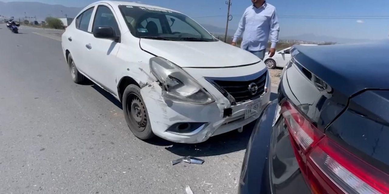 Choque múltiple en libramiento Flores Tapia dejó cuantiosos daños materiales