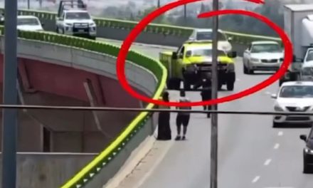 Mujer logra evitar una tragedia e impide junto a las autoridades un intento de suicidio en Saltillo