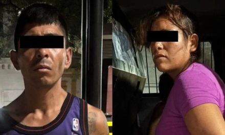 Pareja celebra con ‘actos subidos de tono’ un robo de celular en calles de Monterrey