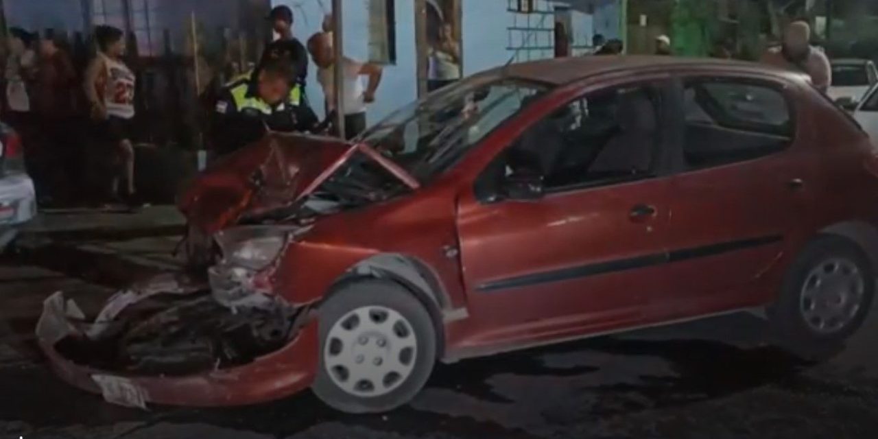 Hombre huye de choque y causa otro en Saltillo