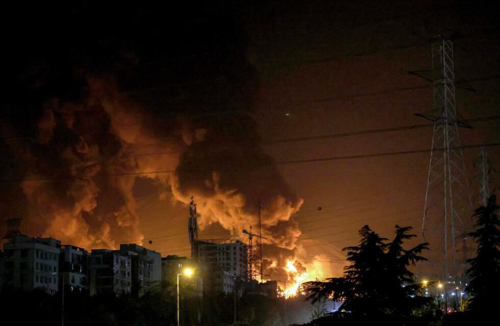 Israel intensifica ataques en Irán; afirma haber abatido a alto mando militar iraní