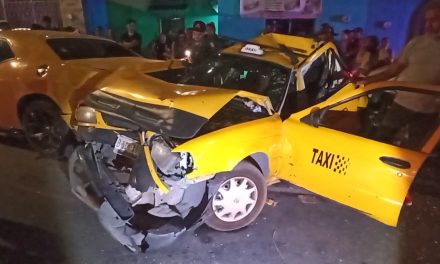 Saltillo: Taxista queda prensado luego de que dejaran su auto como acordeón en Teresitas
