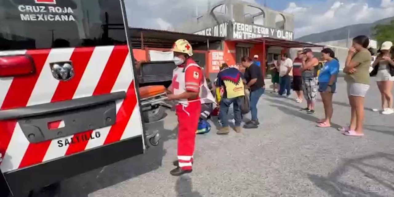 Menor de 15 años se impacta contra camión  tras perder el control de su motocicleta en Loma Linda