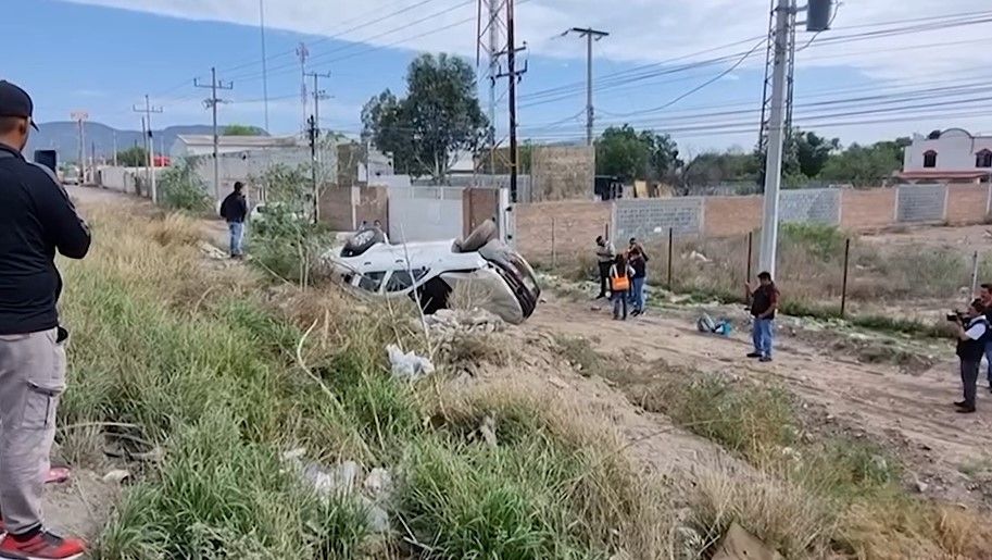 Mujer resulta lesionada tras volcadura en Ramos Arizpe