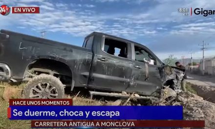 Conductor se queda dormido, choca en la carretera antigua a Monclova y se escapa