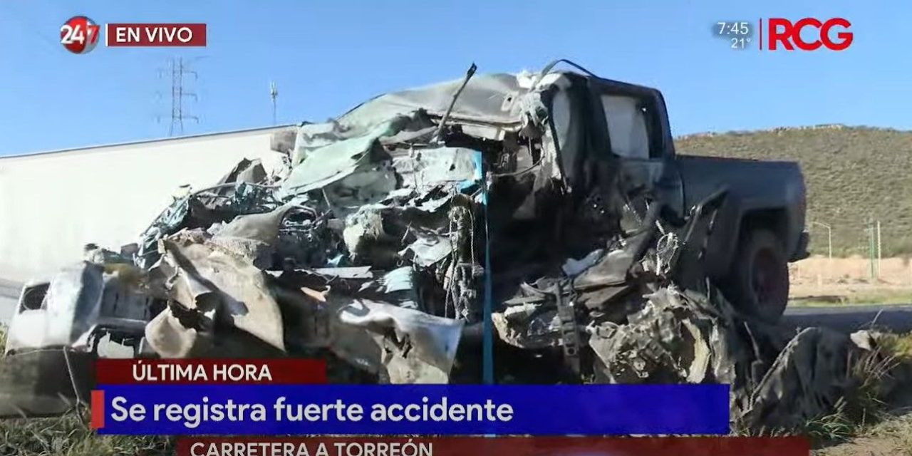 Camioneta queda hecha trizas tras aparatoso accidente en la carretera Saltillo-Torreón