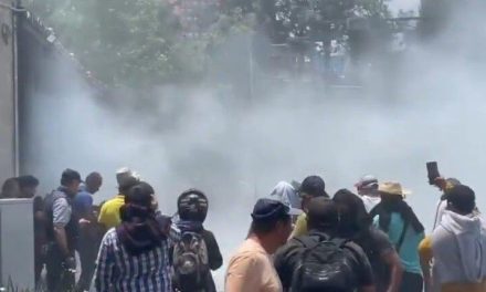 Tensión por grupos radicales en SEGOB durante diálogo con la CNTE