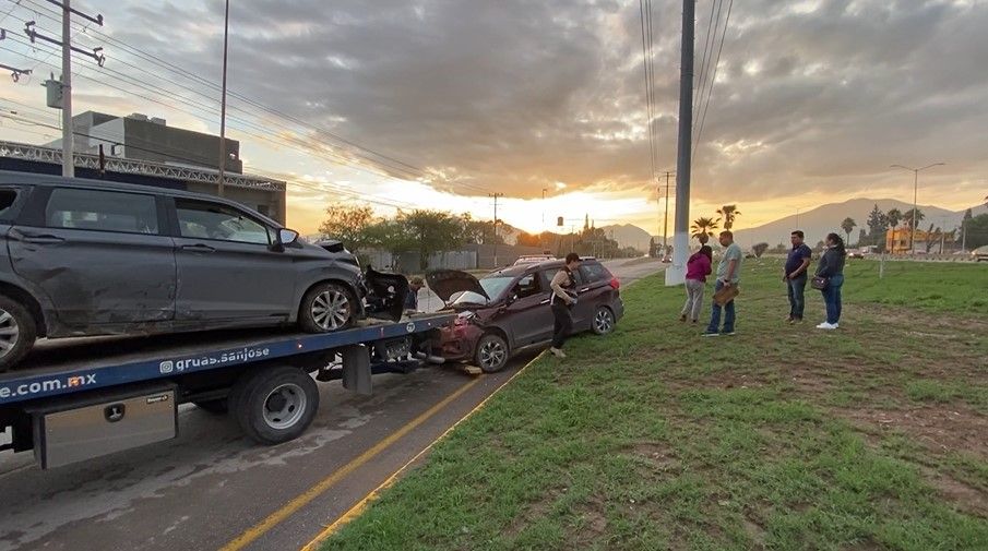 Saltillo: Ballena fuera de lugar causa accidente