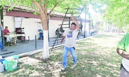 Retiran barandales de plazas públicas en Monclova