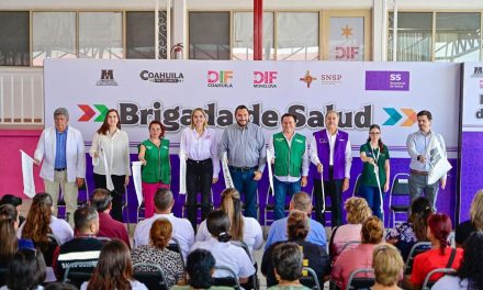 Encabezan Carlos Villarreal y Mavi Sosa brigada de salud comunitaria