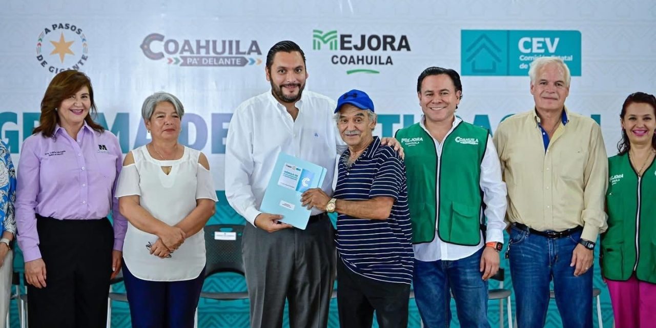 Carlos Villarreal da certeza jurídica a familias de la colonia Matilde Barrera