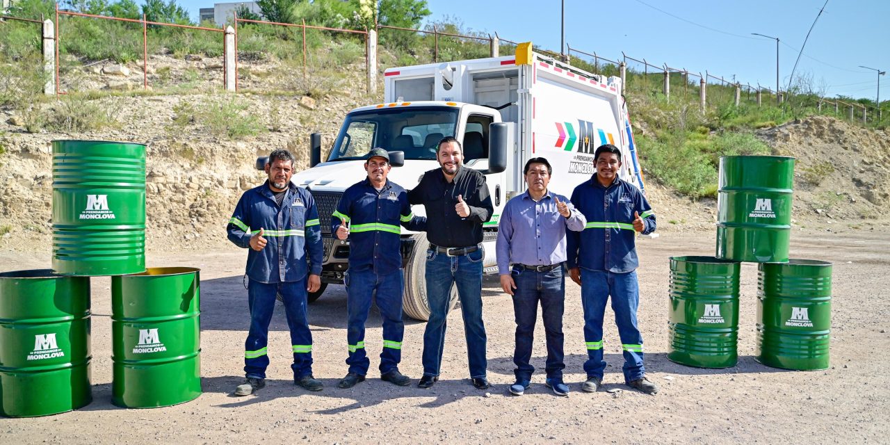 Carlos Villarreal entrega nuevo camión recolector de basura