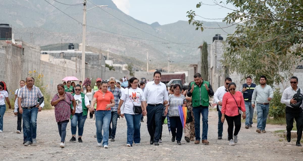 Javier Díaz lleva pavimentación al poniente de Saltillo