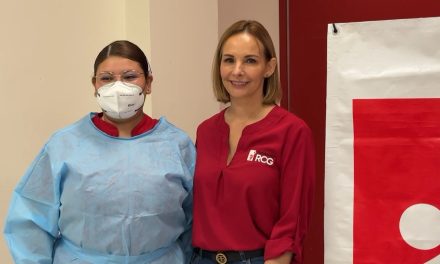 Fundación RCG dona batas quirúrgicas a la Cruz Roja
