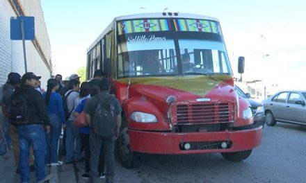 Tardan mucho en pasar y van a toda velocidad autobuses Saltillo- Ramos