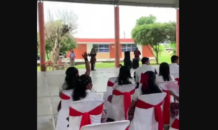 Egresada denuncia acoso en ceremonia de clausura en preparatoria de Chiapas